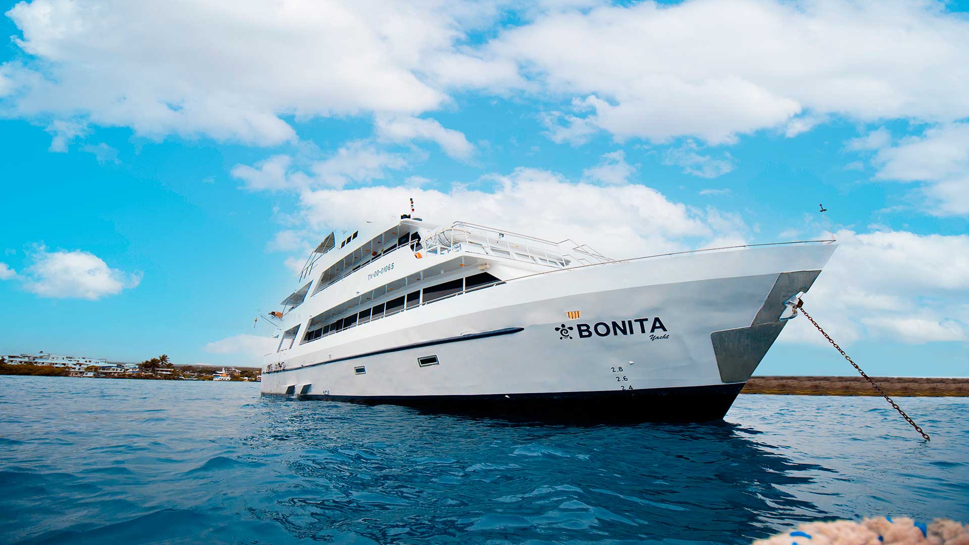 Bonita Yacht exterior - Galagents